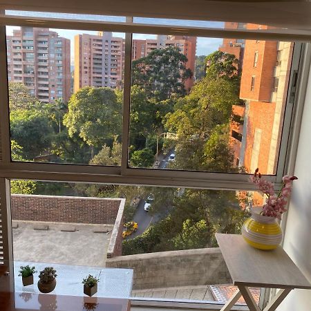 Apartasuite Moderna - En El Corazon Del Poblado Medellin Ngoại thất bức ảnh