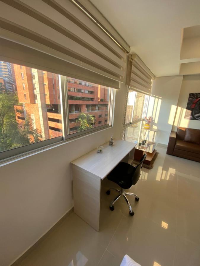 Apartasuite Moderna - En El Corazon Del Poblado Medellin Ngoại thất bức ảnh