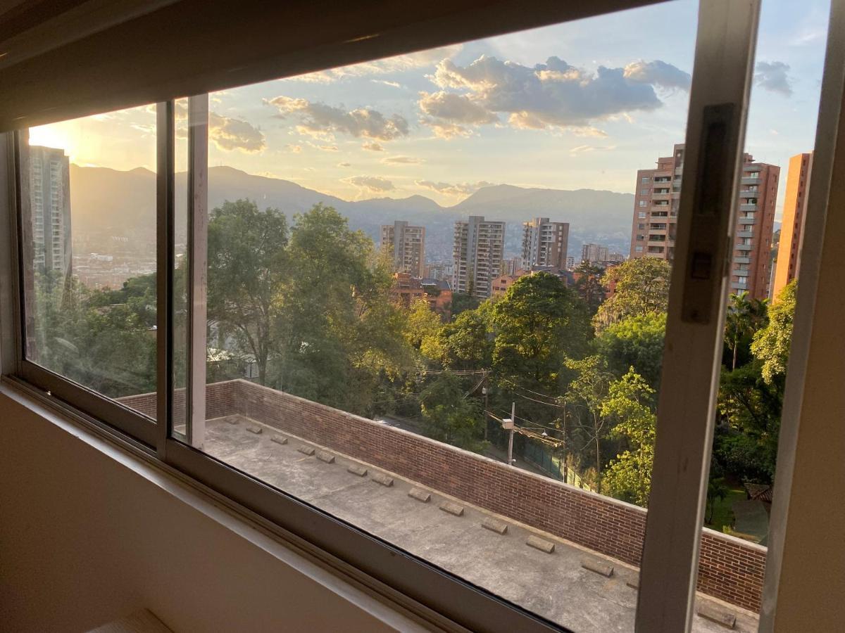 Apartasuite Moderna - En El Corazon Del Poblado Medellin Ngoại thất bức ảnh