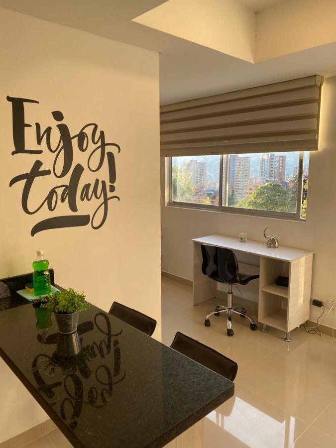 Apartasuite Moderna - En El Corazon Del Poblado Medellin Ngoại thất bức ảnh